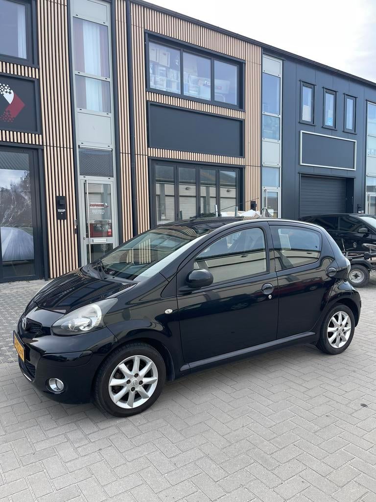 Toyota Aygo 1.0 Vvt-i 5DEURS 2010 Zwart CARPLAY/AIRCO/NAP, Auto's, Voorwielaandrijving, 4 stoelen, Origineel Nederlands, Bedrijf