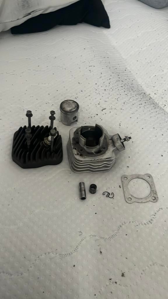 Airsal 70cc cilinder kit voor Peugeot viva, Fietsen en Brommers, Ophalen of Verzenden, Zo goed als nieuw, Cilinder