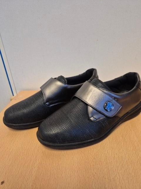 Schoenen zwart met zilverkleur maat 8K, Schoenen met lage hakken, Solidus, Zwart, Ophalen of Verzenden