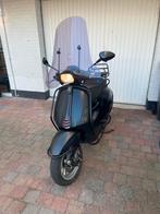 Vespa sprint 2016 50cc met valbeugels matzwart, Ophalen of Verzenden, Zo goed als nieuw