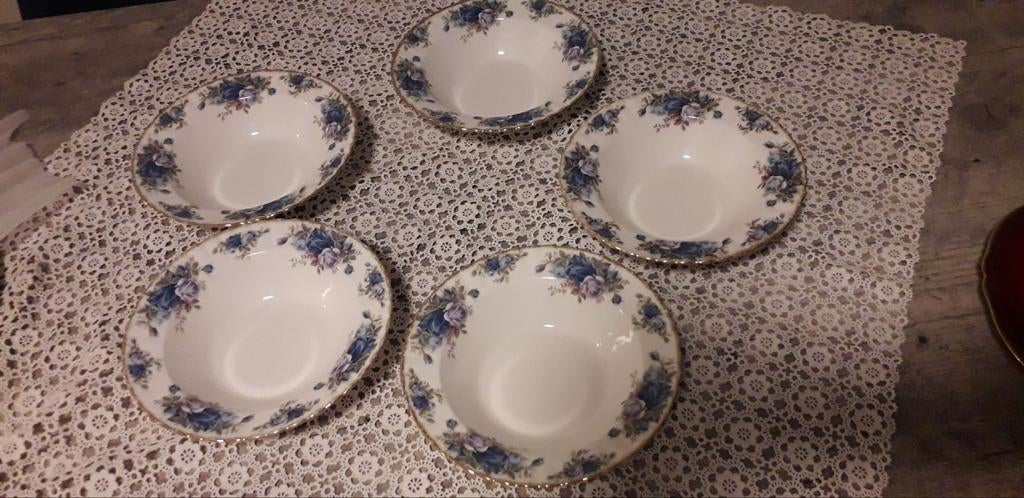 Royal Albert moonlight rose., Ophalen of Verzenden