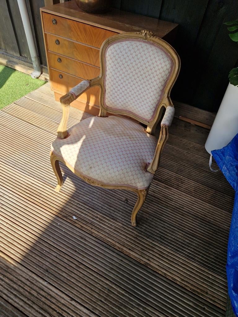 Antieke stoel, moet opnieuw bekleed worden, Antiek en Kunst, Antiek | Meubels | Stoelen en Banken, Ophalen