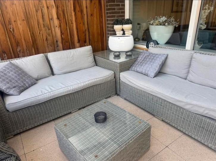 Complete Tuinset: 2 Banken en Tafel - Grijs Wicker, Tuin en Terras, Tuinsets en Loungesets, Gebruikt, Tuinset, Wicker, 4 zitplaatsen