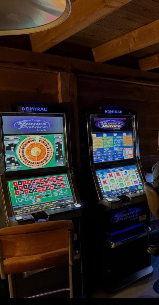 twee gokkasten - gokkast - multiplay gokkassten, Euro, Ophalen, Zo goed als nieuw, Met sleutels