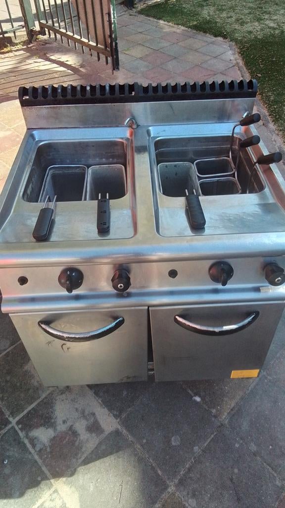 Profesionele frituur, Ophalen, 60 cm of meer, 3 kookzones of minder, Zo goed als nieuw