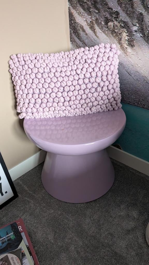 Lila bijzettafeltje en kussen van Xenos, Ophalen, Minder dan 45 cm, Gebruikt, Rond
