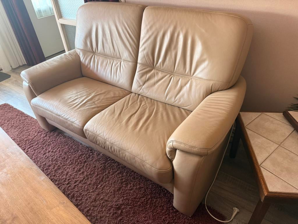 Leren bank 2 zitter, Huis en Inrichting, Banken | Bankstellen, Ophalen of Verzenden, Zo goed als nieuw, 75 tot 100 cm, Tweepersoons