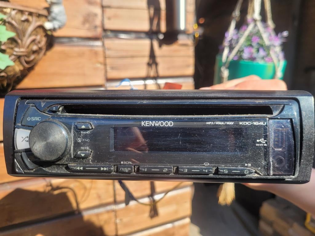 Kenwood KDC-164U autoradio met CD en USB, Ophalen