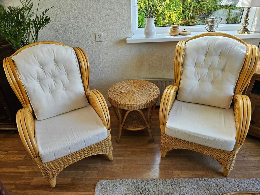 2 rotan rieten fauteuils met tafeltje., Ophalen, Zo goed als nieuw