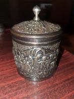 Antiek verzilverd doosje met gedetailleerde reliëfs, Antiek en Kunst, Ophalen of Verzenden