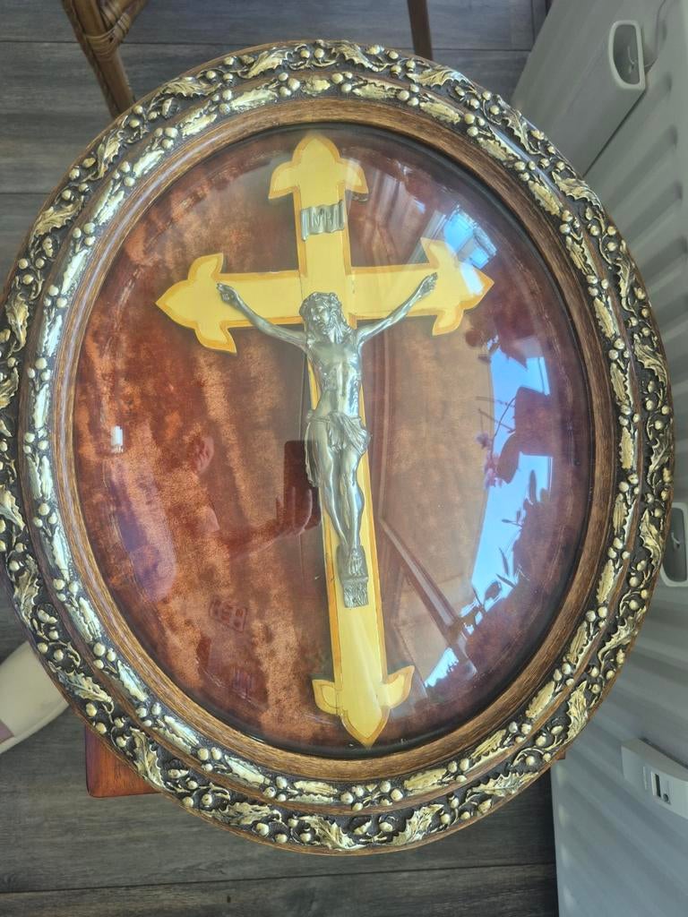 Antiek Kruisbeeld in Ronde Lijst - Religieuze Kunst, Ophalen