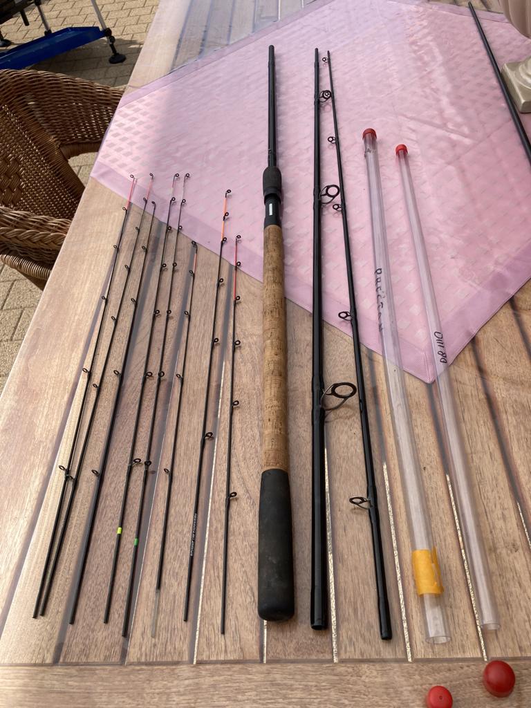 Te Koop PRESTON Feeder DUTCH MASTER met 8 toppen., Watersport en Boten, Hengelsport | Witvissen, Zo goed als nieuw, Werphengel