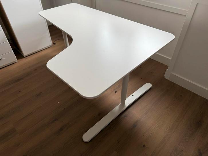 IKEA Bekant bureau verstelbaar, Huis en Inrichting, Bureaus, Gebruikt, Bureau, In hoogte verstelbaar, Ophalen