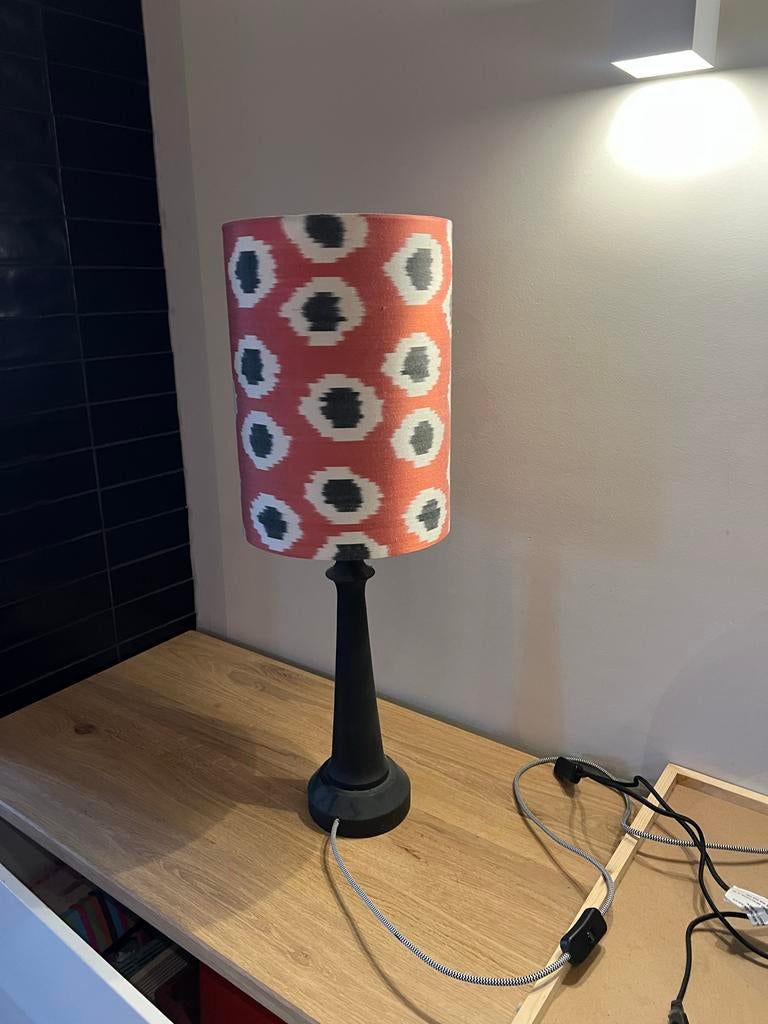 Tafellamp Madame Garage met unieke stoffen kap, Huis en Inrichting, Lampen | Tafellampen, Ophalen, Zo goed als nieuw, Stof, 50 tot 75 cm