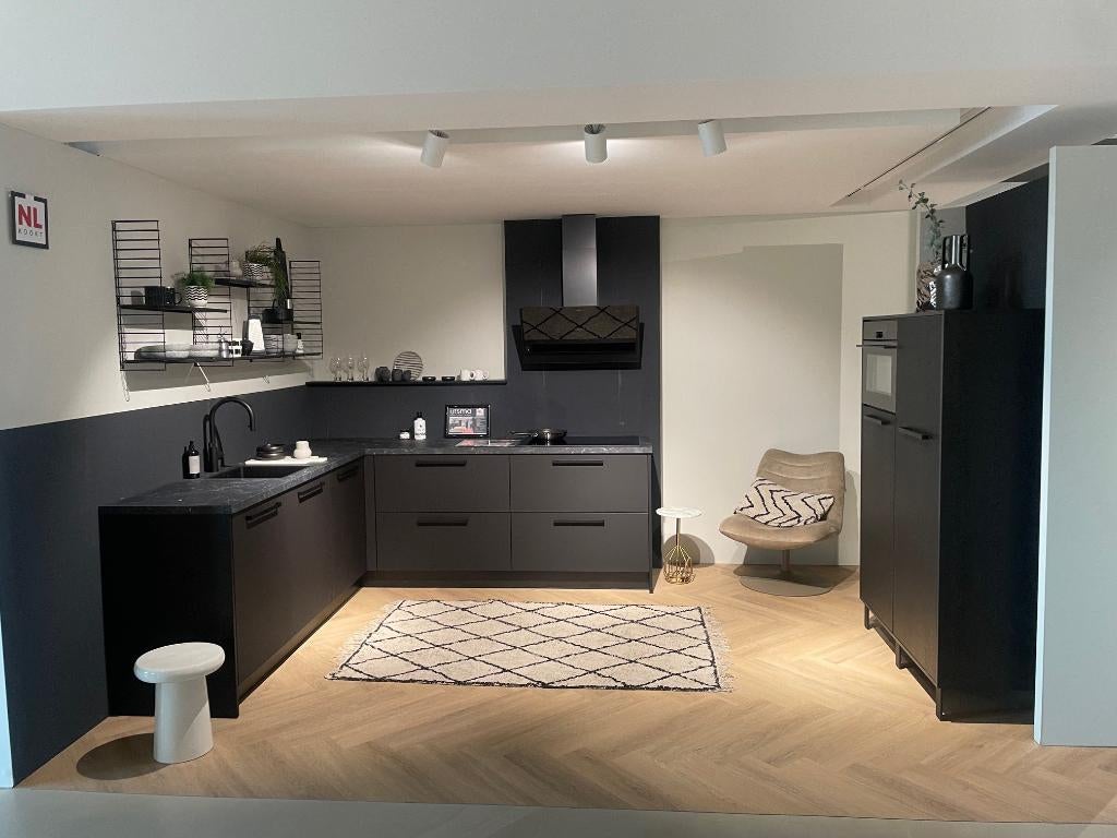 showroom keuken, Ophalen, Zwart, Hoekkeuken, Nieuw