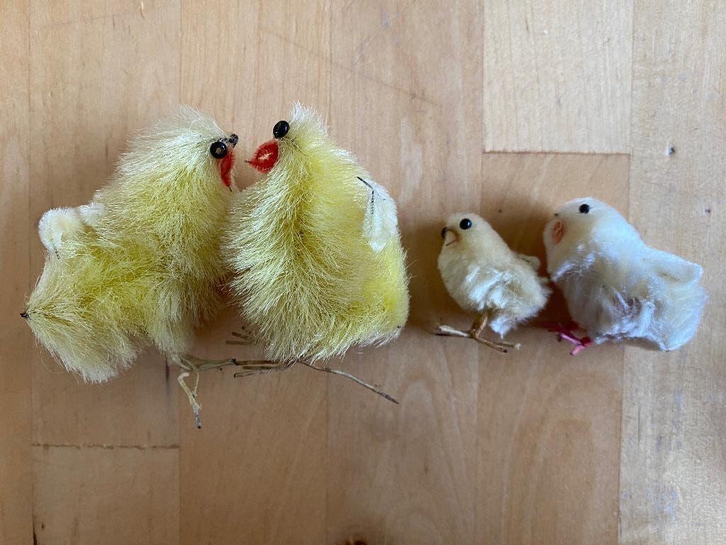 4 vintage kuikentjes voor Pasen papieren pootjes rookvrij hu, Ophalen of Verzenden, Zo goed als nieuw