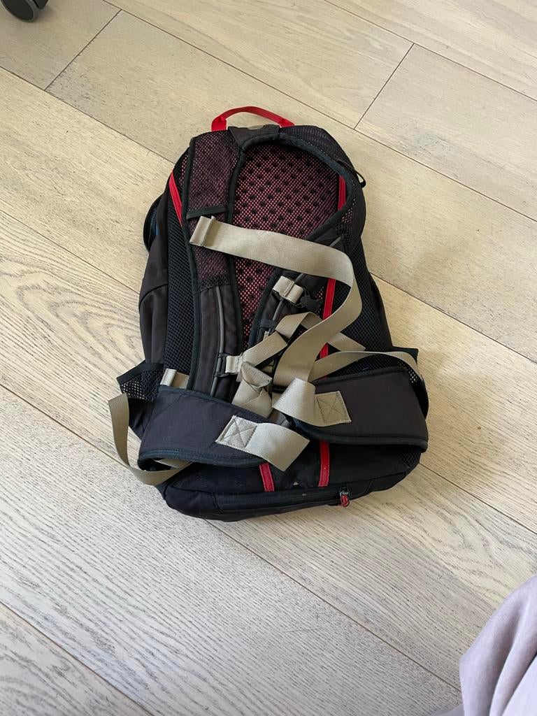 Wilderness 23L Trekking Rugzak - Zwart/Rood/Blauw, Gebruikt, 25 tot 40 cm, Trekking, Ophalen