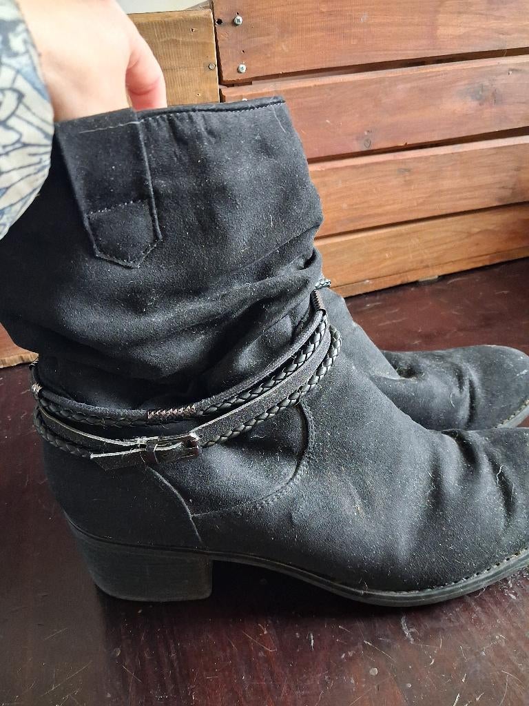 Mooie suede laarsjes, Kleding | Dames, Schoenen, Zwart, Ophalen of Verzenden, Zo goed als nieuw, Graceland