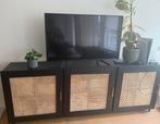Matzwarte kast met rotan deurtjes, Ophalen, Zo goed als nieuw, 25 tot 50 cm