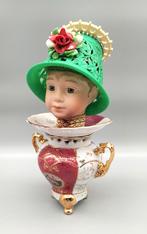 Poppenhoofd op porseleinen kopje – jaren 1970/1980., Antiek en Kunst, Ophalen of Verzenden