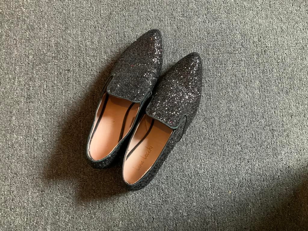 Leuke zwarte glitter dames schoenen merk Lina Locchi.Maat 40, Ophalen of Verzenden, Zo goed als nieuw, Instappers, Zwart