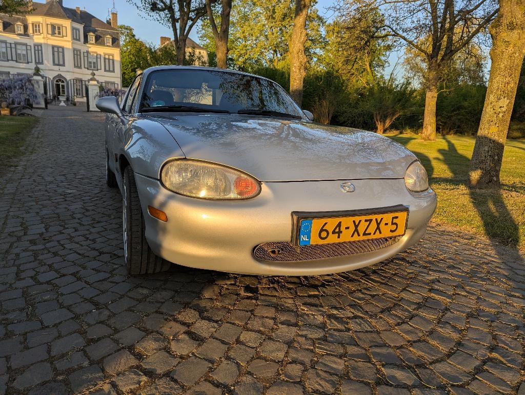 Mazda MX-5 1.6 I 2000 Grijs / Without Hardtop, Auto's, Mazda, Achterwielaandrijving, 40 €/maand, Zwart, 4 cilinders