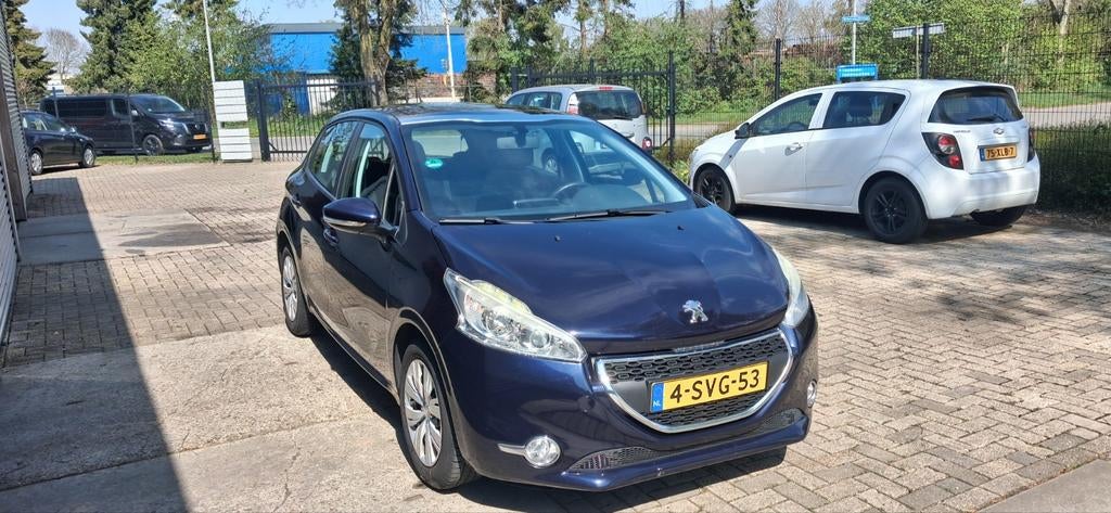 Peugeot 208 1.2 benzine 5drs panoramadak navigatie Cruise, Auto's, Peugeot, Bedrijf, Te koop, ABS, Airbags, Airconditioning, Bluetooth