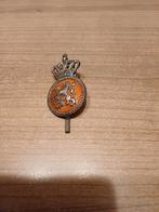 Pet embleem Landmacht KORPORAAL K.L/KMAR schroefsluiting, Ophalen of Verzenden, Landmacht, Nederland, Embleem of Badge