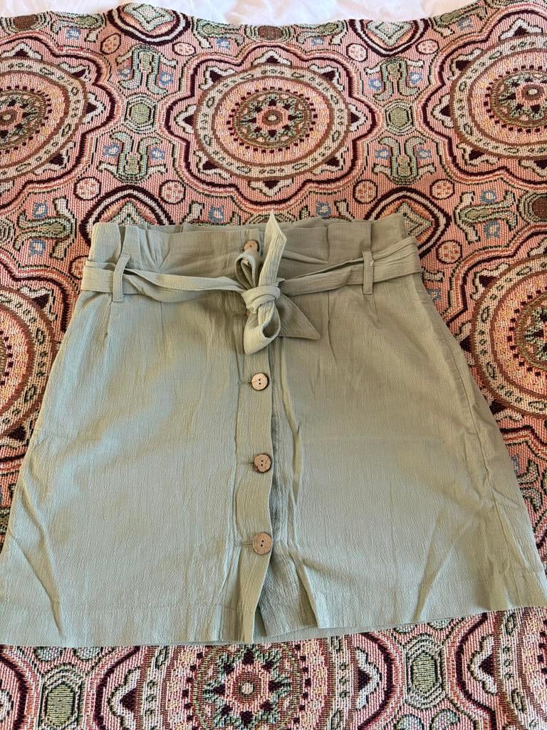 Leuk rokje salie groen divided maat 38, Kleding | Dames, Maat 38/40 (M), Ophalen of Verzenden, Zo goed als nieuw, Boven de knie