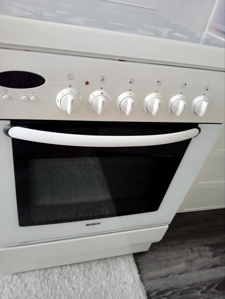Bosch gasfornuis met oven, Witgoed en Apparatuur, Fornuizen, Ophalen, 4 kookzones, Gas, Vrijstaand