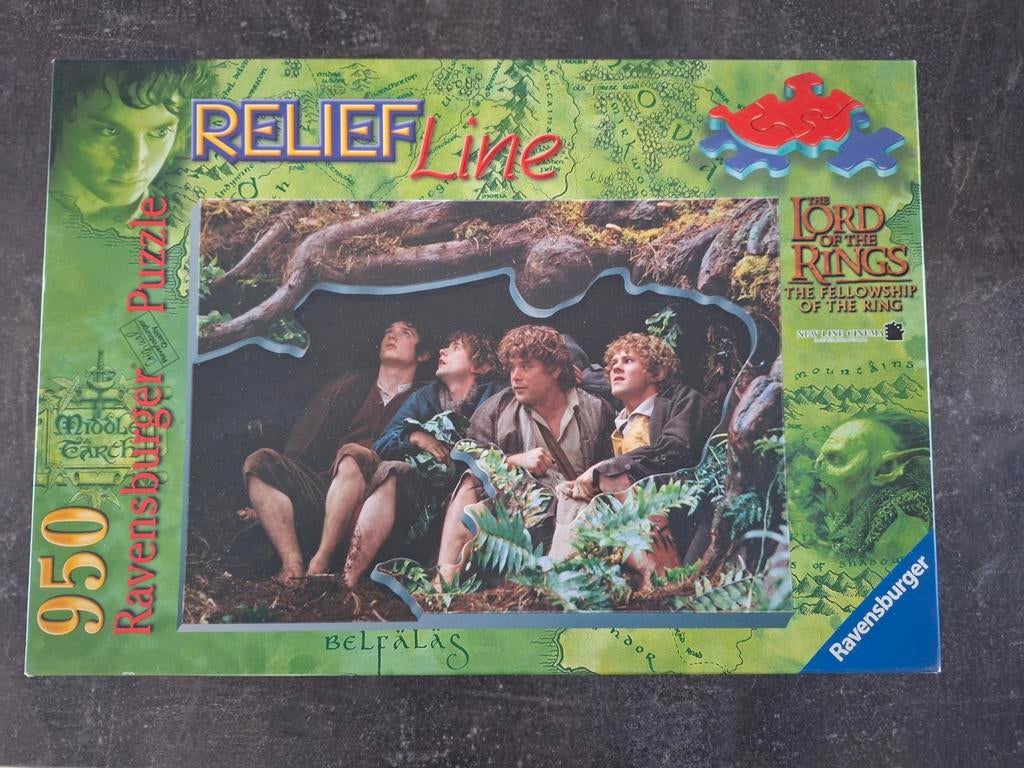 Lord of the rings puzzel met reliëf 950 stukken, Ophalen of Verzenden, Zo goed als nieuw