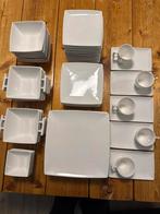 Wit vierkant servies( Yong )Compleet set, Huis en Inrichting, Ophalen, Keramiek, Zo goed als nieuw, Effen