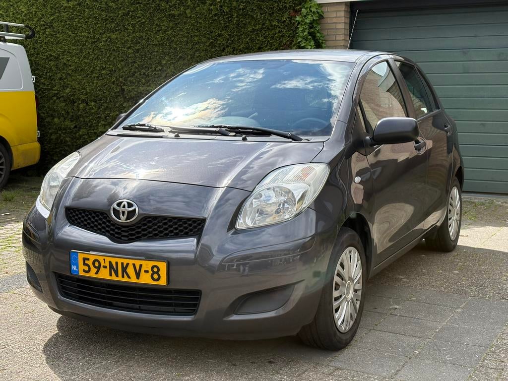 Toyota Yaris 1.0 12V Vvt-i 5DR Terra 2010 Grijs, Voorwielaandrijving, 40 €/maand, 750 kg, Handgeschakeld