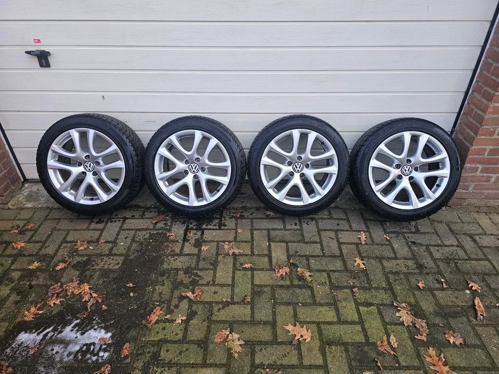Passat velgen 5x112 17 inch met winterbanden, Auto-onderdelen, Banden en Velgen, Gebruikt, Banden en Velgen, 17 inch, Winterbanden