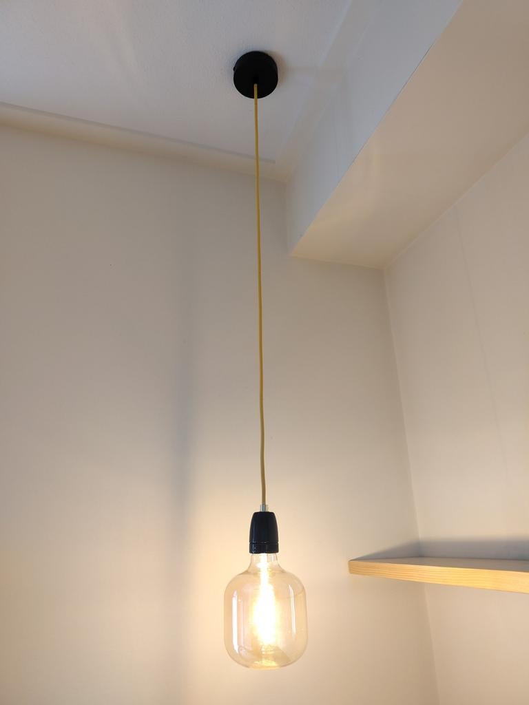 Hanglampen, zwart met geel, in nette staat., Huis en Inrichting, Lampen | Hanglampen, Ophalen of Verzenden, Zo goed als nieuw