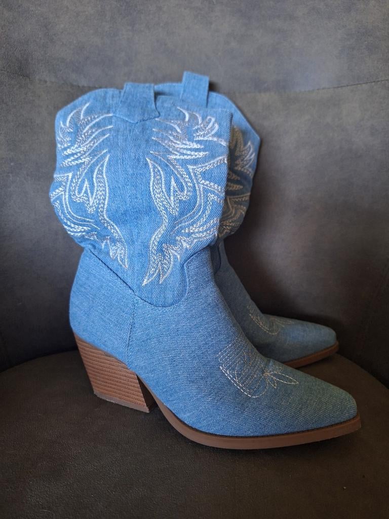 Mooie blauwe jeans laarzen maat 37 te koop, Kleding | Dames, Schoenen, Ophalen of Verzenden, Zo goed als nieuw, Blauw, Hoge laarzen