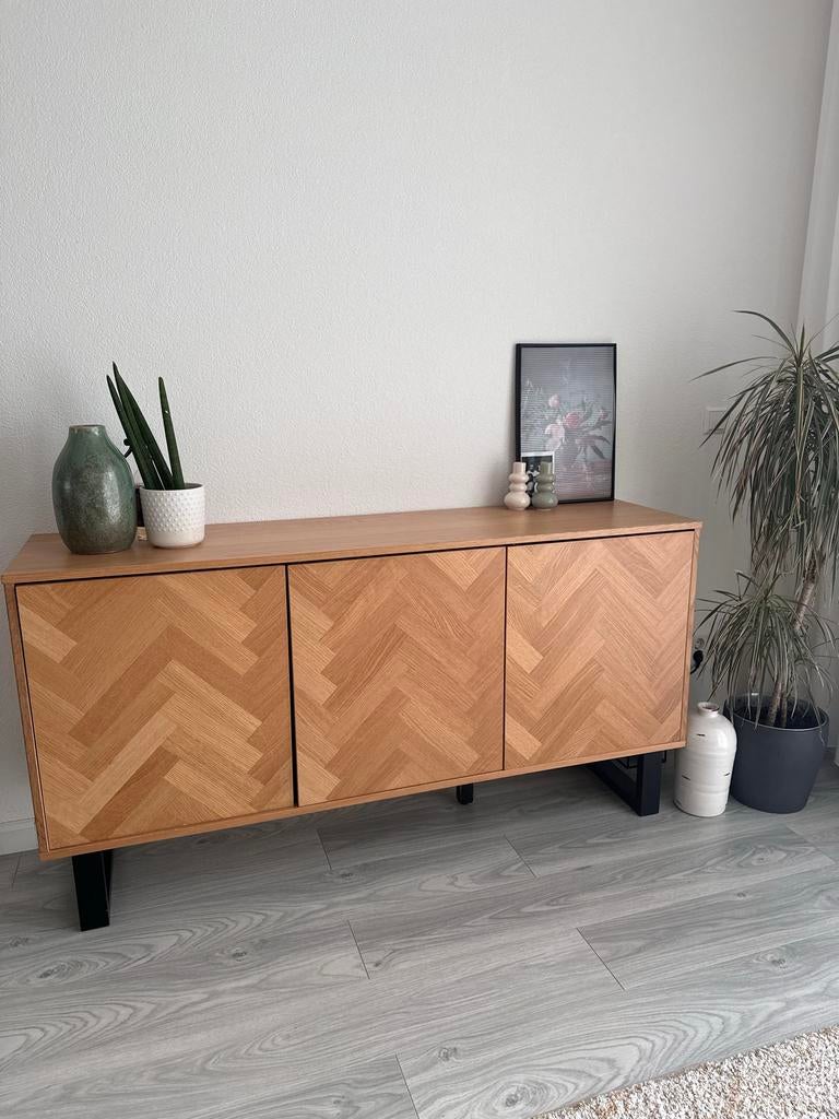 Stijlvol dressoir met visgraatmotief - Z.G.A.N. (160x82x42cm, Huis en Inrichting, Kasten | Dressoirs, Ophalen, 150 tot 200 cm