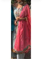Driedelige anarkali salwar suit (indiase stijl), Ophalen of Verzenden, Zo goed als nieuw, Maat 34 (XS) of kleiner, Onder de knie