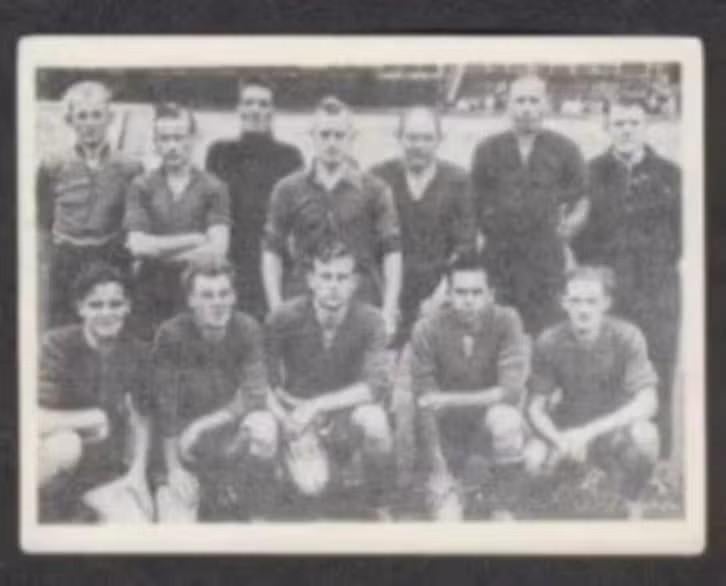 Voetbalplaatje KFC Koog aan de Zaan 1951-1952., Ophalen of Verzenden, Zo goed als nieuw