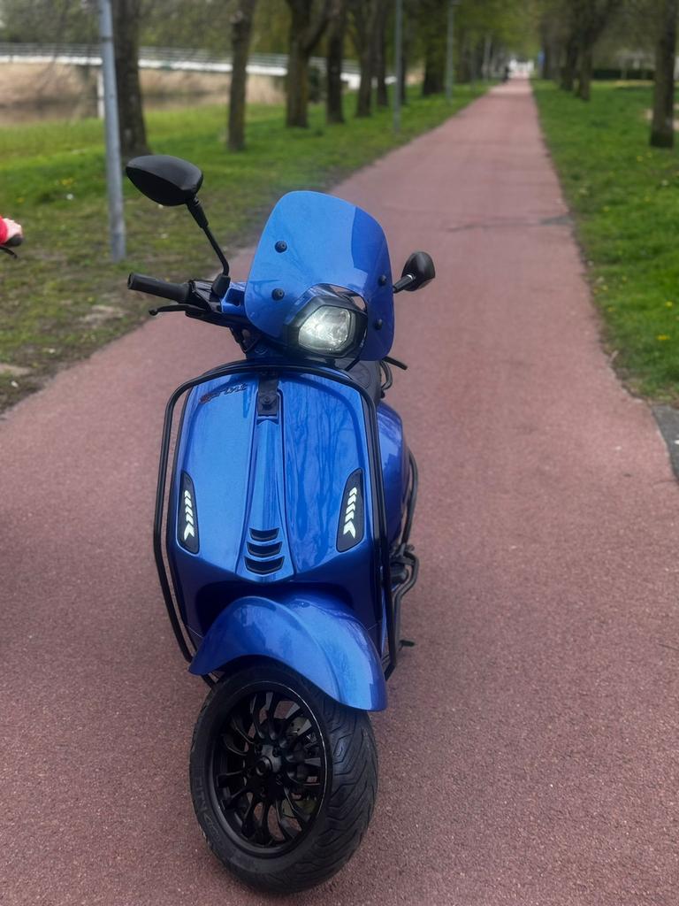 Vespa sprint custom candy blue silver, Ophalen of Verzenden, Zo goed als nieuw, Benzine, Overige modellen