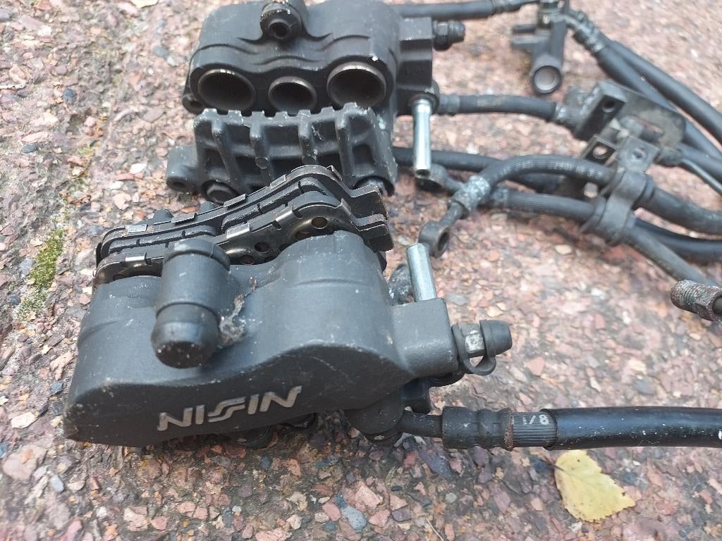 Honda XL1000V Varadero Voorrem klauwen L + R met leidingen, Verzenden