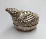 Betel of sirih doosje, Cambodja, vogel verzilverd. Azië, Verzenden