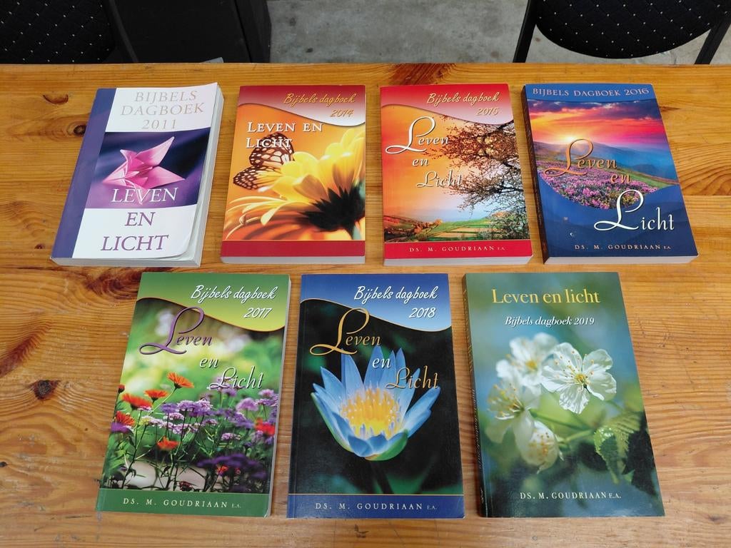 8x Leven en Licht.  Bijbelse dagboeken. Hoefnagel 2014-2019, Boeken, Godsdienst en Theologie, Zo goed als nieuw, Ophalen of Verzenden