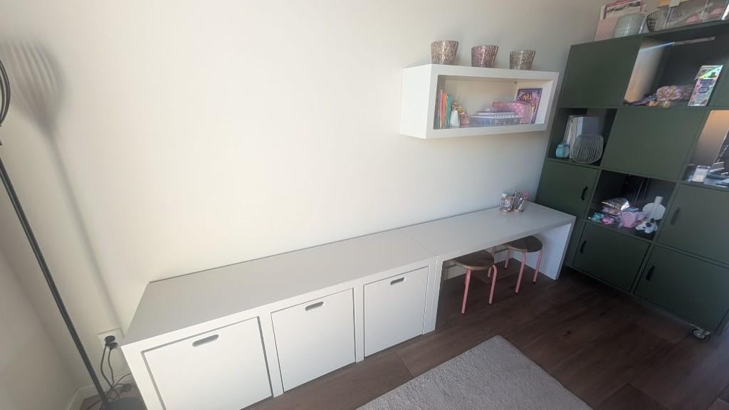 Wit kindermeubel, teken/knutseltafel, opbergbak & boekenkast, Ophalen, Zo goed als nieuw, Tafel