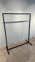 Kledingrek, Ophalen, Zo goed als nieuw