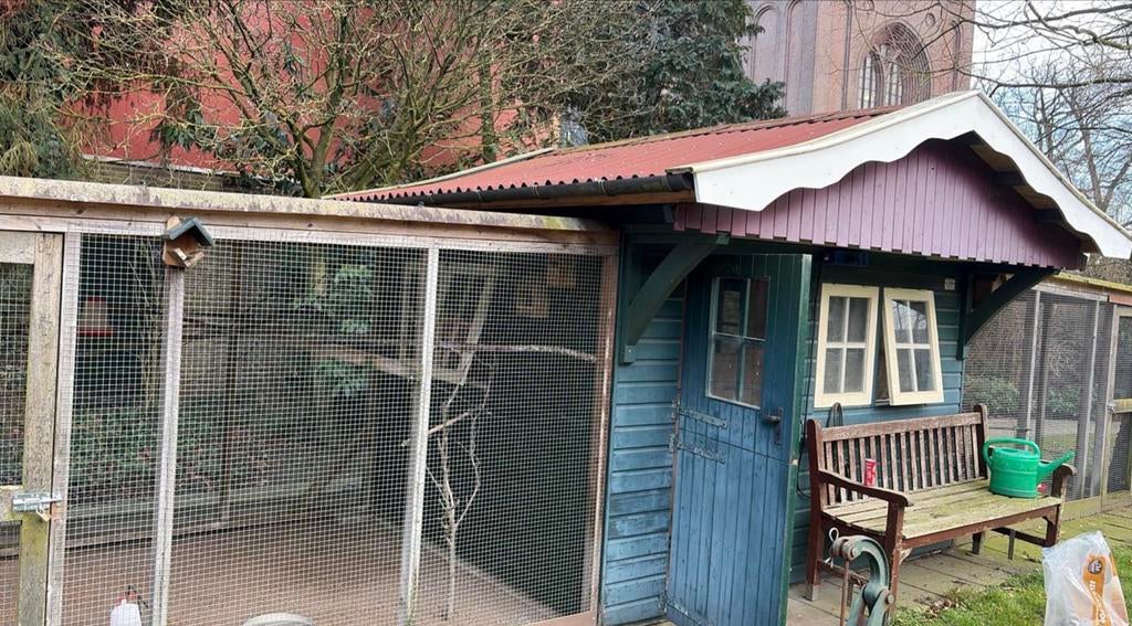 Gratis Dubbele voliere plus binnenverblijven, Dieren en Toebehoren, Ophalen, Gebruikt, Hout, Volière