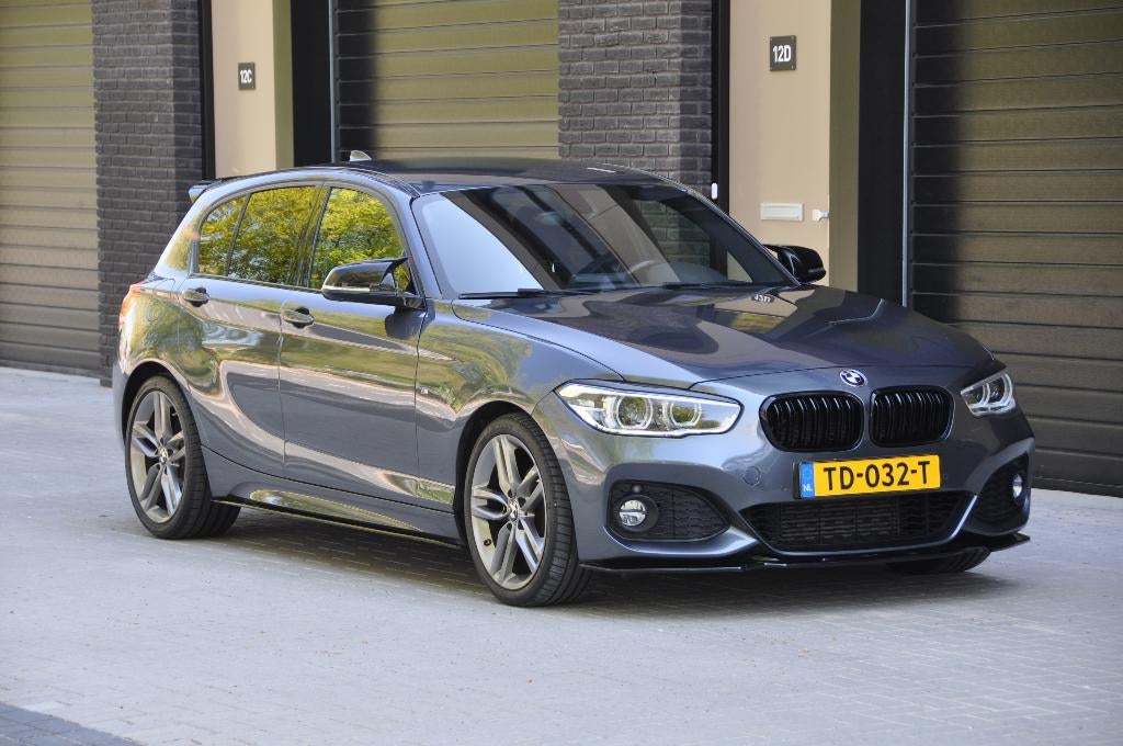 BMW 1-Serie M Sport 1.5 118I 2017 Grijs - Handgeschakeld, 1280 kg, Zwart, Alcantara, Bluetooth