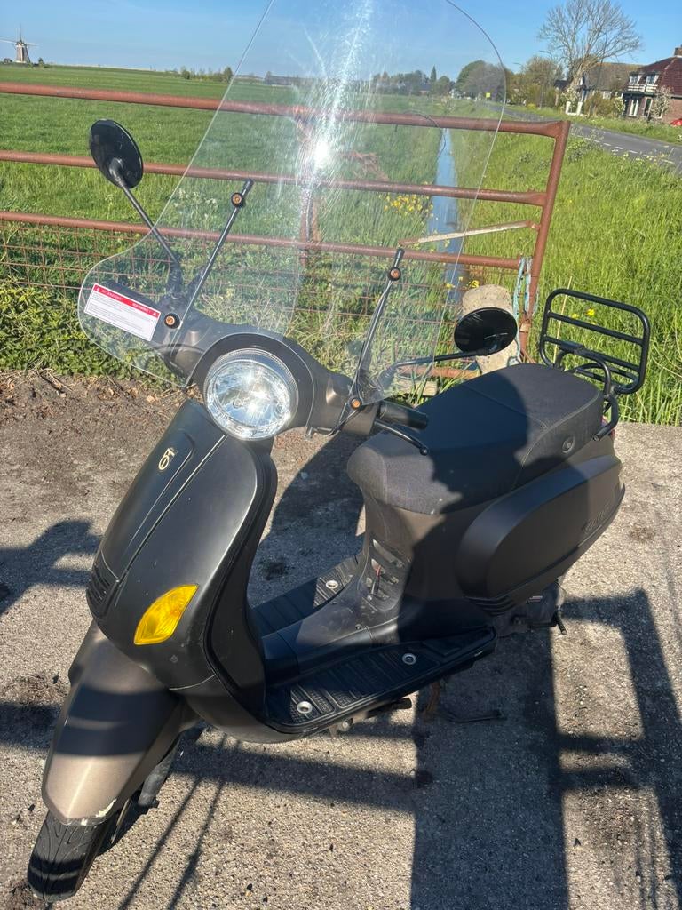 BTC Riva scooter gele plaat., Fietsen en Brommers, Snorfietsen en Snorscooters, Ophalen, Zo goed als nieuw, Benzine, Overige merken