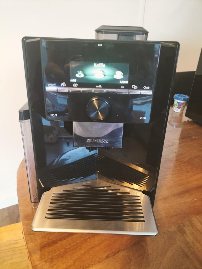 Siemens eq9 s100, Ophalen of Verzenden, Zo goed als nieuw, Koffiemachine