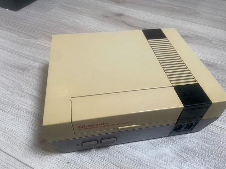 Nintendo, Spelcomputers en Games, Spelcomputers | Nintendo NES, Zo goed als nieuw, Met 3 controllers of meer, Ophalen of Verzenden
